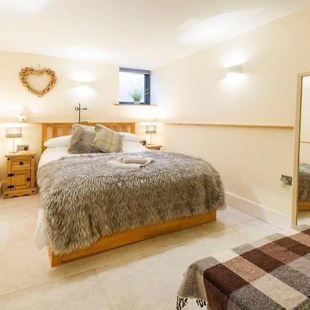New Loos Cottage, Old School Court ストウ・オン・ザ・ウォルド エクステリア 写真
