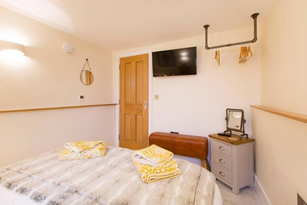 New Loos Cottage, Old School Court ストウ・オン・ザ・ウォルド エクステリア 写真