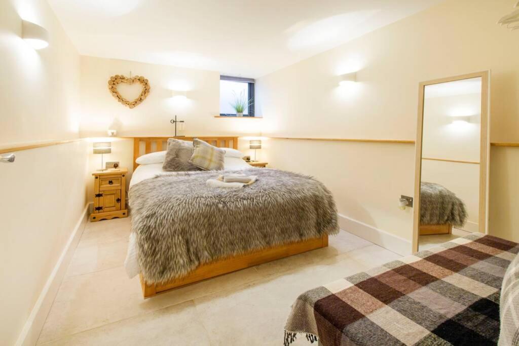New Loos Cottage, Old School Court ストウ・オン・ザ・ウォルド エクステリア 写真